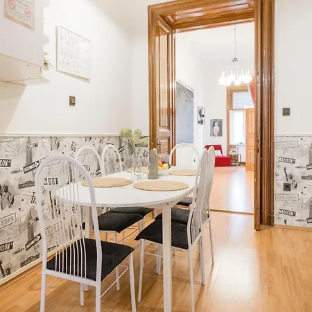 Makin' Memories-best Location In Heart Of Centre Apartament