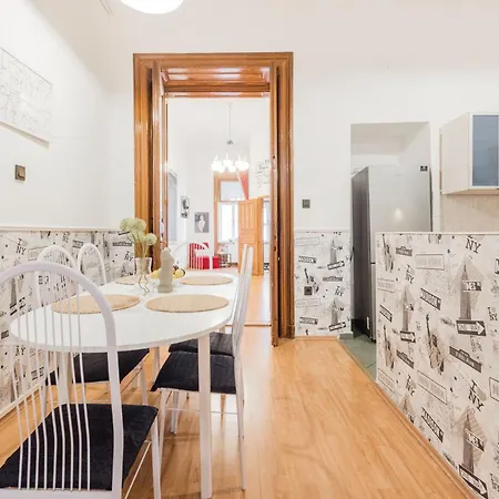 Makin' Memories-best Location In Heart Of Centre Apartament