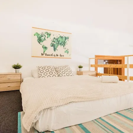 Makin' Memories-best Location In Heart Of Centre Apartment